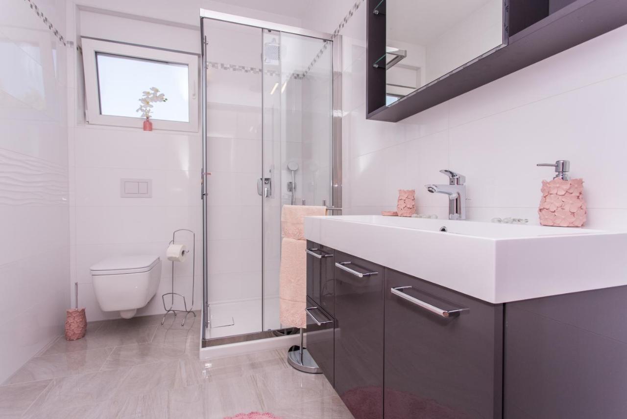 Waterfront Apartments Pia - Marija Малинска Екстериор снимка