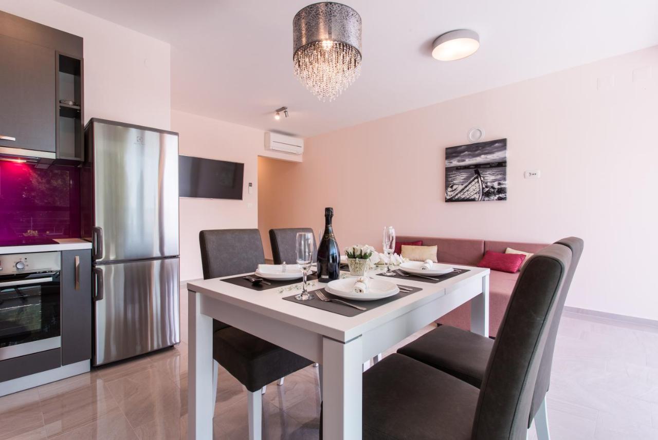 Waterfront Apartments Pia - Marija Малинска Екстериор снимка