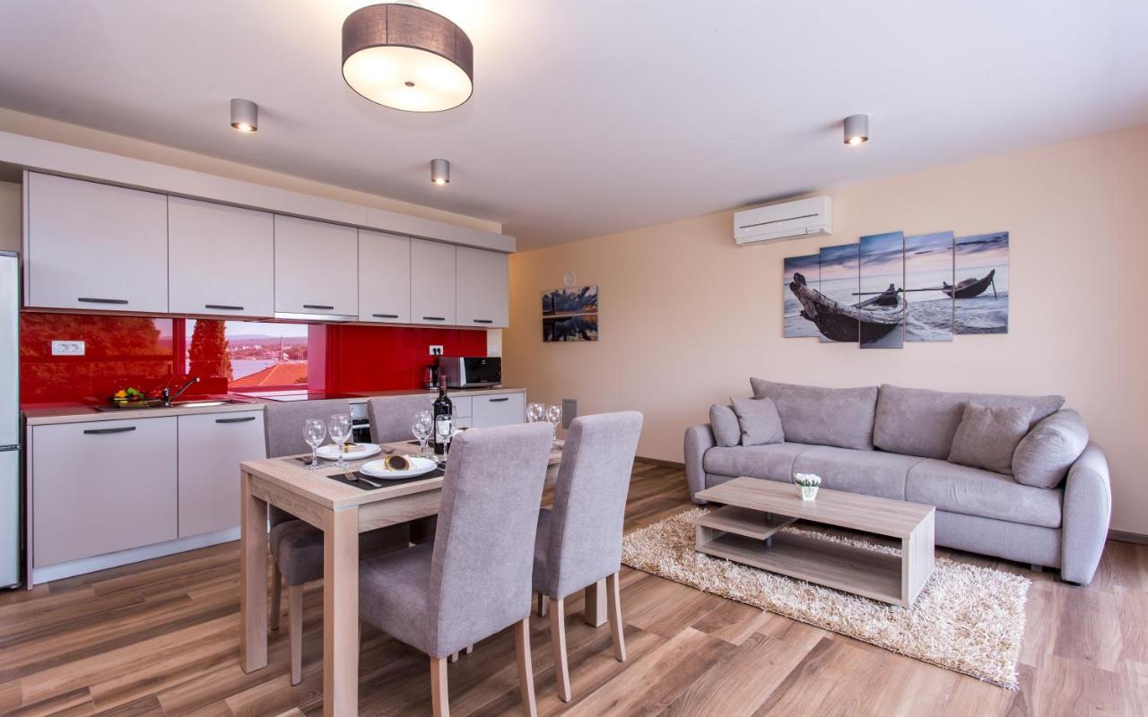 Waterfront Apartments Pia - Marija Малинска Екстериор снимка