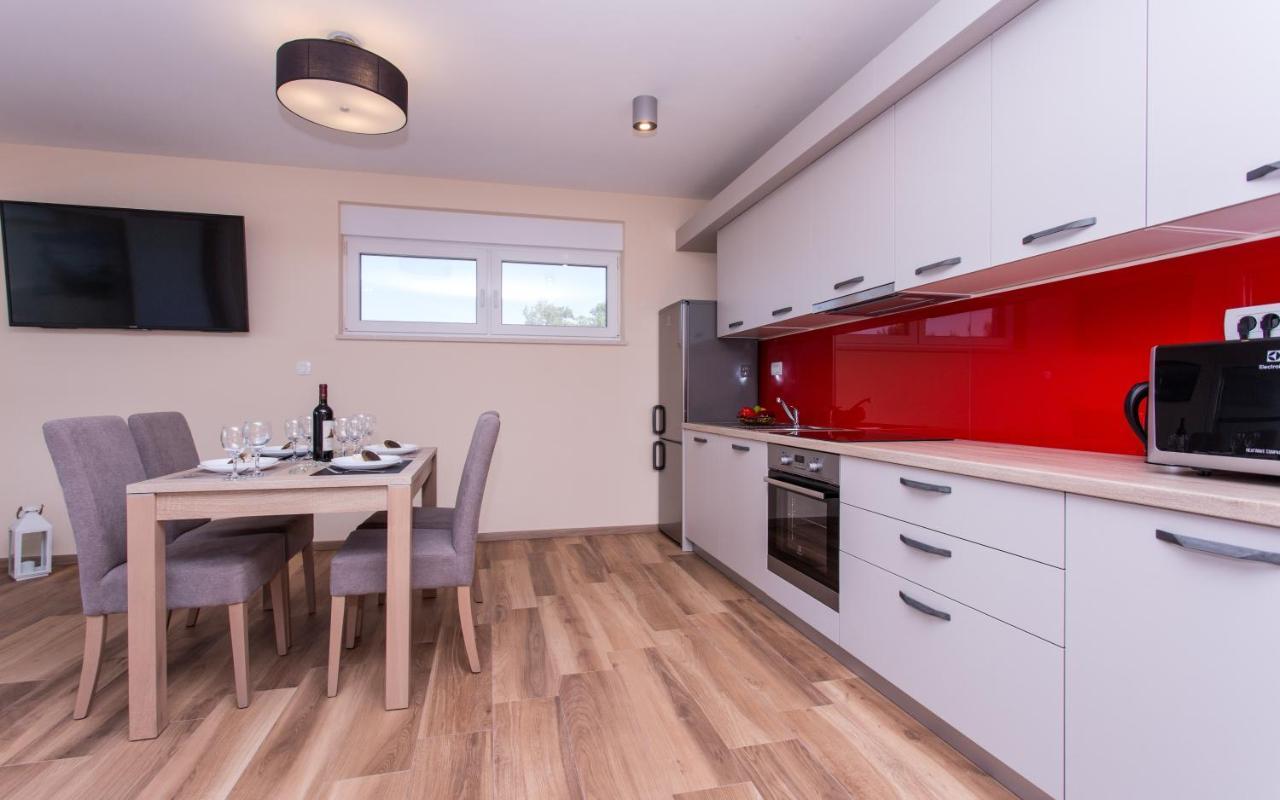 Waterfront Apartments Pia - Marija Малинска Екстериор снимка