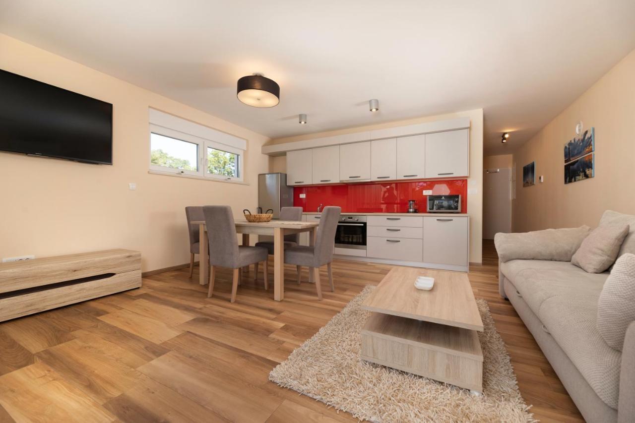 Waterfront Apartments Pia - Marija Малинска Екстериор снимка